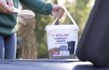 Bedding and nutrient additives