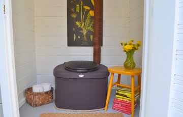 Maintenance and emptying of the toilet